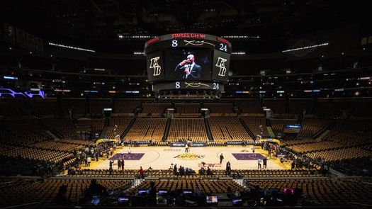 Los Lakers devuelven la ayuda federal de 4,6 millones de dólares que recibieron