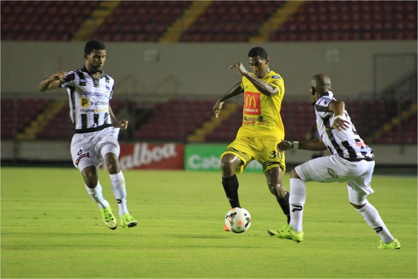 Chorrillo le arruina la fiesta al Tauro FC