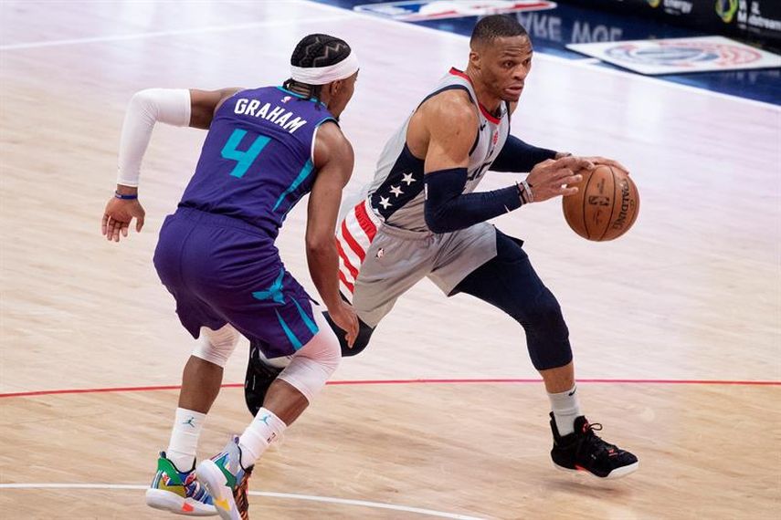 104-114. Rozier lidera a Hornets, que superan triple-doble de Westbrook