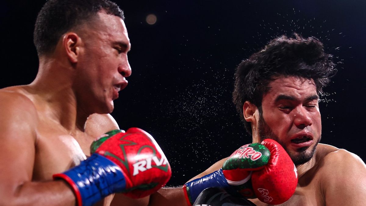 David Benavídez (izquierda) maltrató a más no poder el rostro de su rival, Gilberto Ramírez (derecha) durante los 6 asaltos que duró su pelea. Foto: Cortesía/Golden Boy Promotions