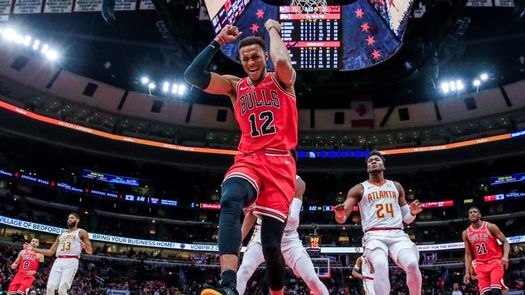 136-102. LaVine lidera la victoria y los Bulls detienen su mala racha