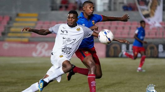 El campeón cae en su debut