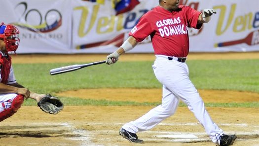 Críticas al ex beisbolista dominicano Luis Polonia por vacunarse contra la covid