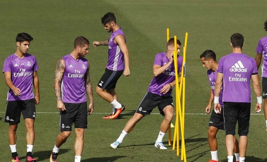 El Madrid se entrena con sus internacionales salvo James, Casemiro y Marcelo