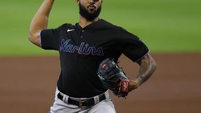 4-3. Alcántara controla con su serpentina a los Bravos
