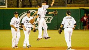 Los Toros vencen a los Sultanes y mantienen actuación perfecta en México