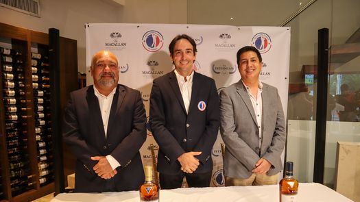 Adalberto Pinzón, director ejecutivo de APAGOLF, Jean Pierre De Roux, presidente de APAGOLF y Roberto Mejía, gerente general de Lina Corporation durante la conferencia de prensa donde se presentó El Isthmian 2022.