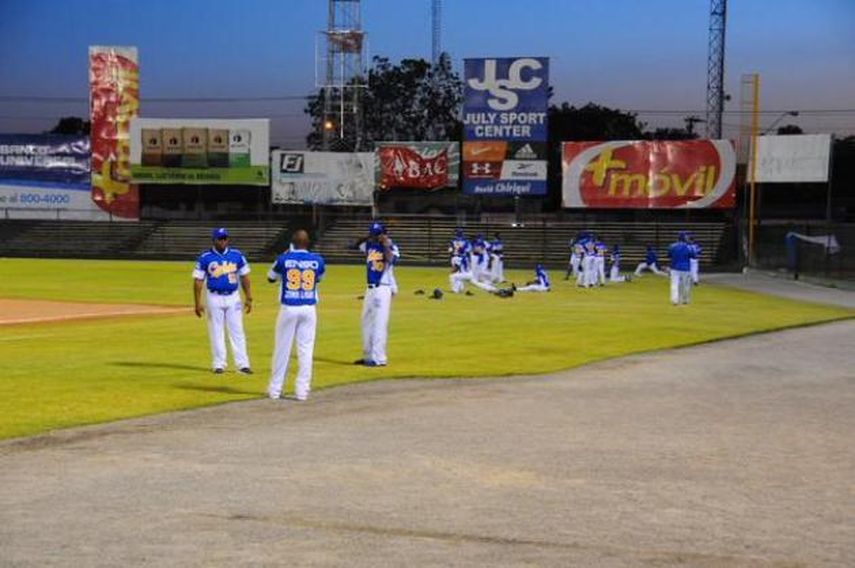 Par de cuadrangulares le dan el triunfo a Colón sobre Veraguas