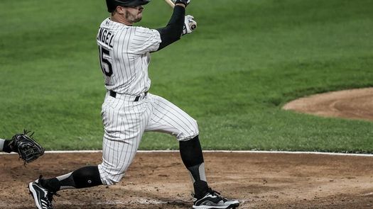 3-1. Adam Engel impulsa la carrera del triunfo de Medias Blancas