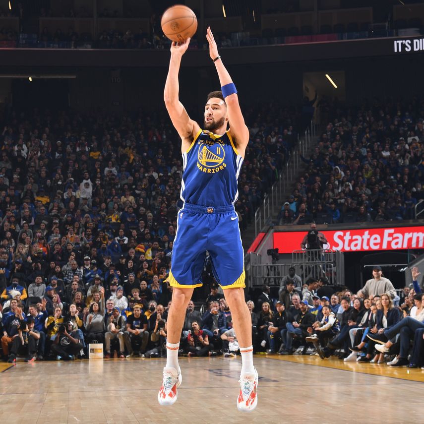 Warriors vencen a los Hawks con 54 de Klay Thompson