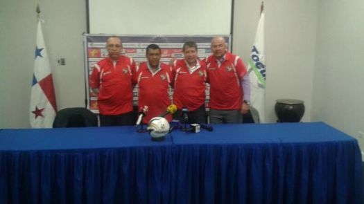 Hernán Darío Gómez junto a su cuerpo técnico llegan a Panamá para poner en marcha su trabajo