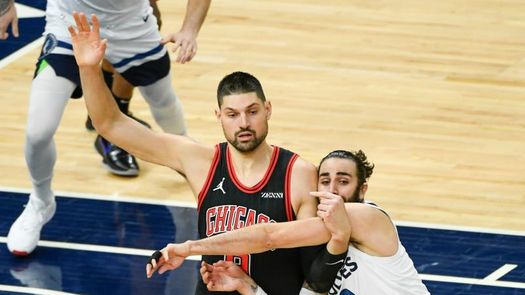 121-117. Towns, Russell y Rubio deciden duelo de equipos perdedores