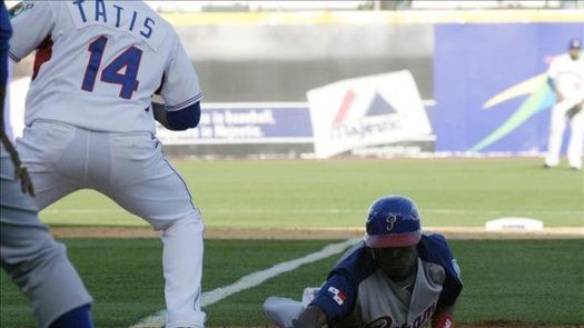 El panameño Luis Durango batea de 5-3 en triunfo de Olmecas sobre el Águila