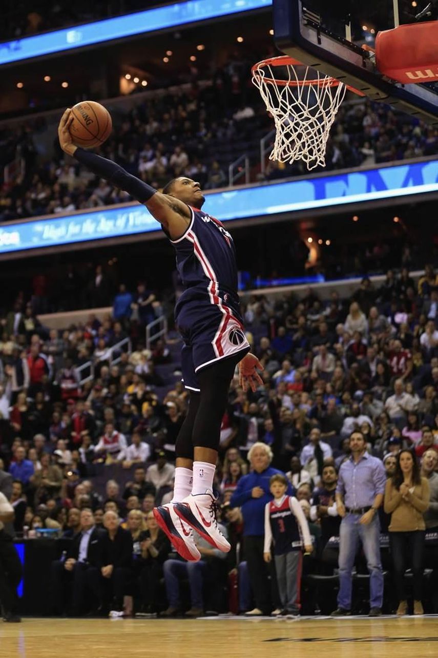111-95. Beal y los Wizards detienen a los Lakers