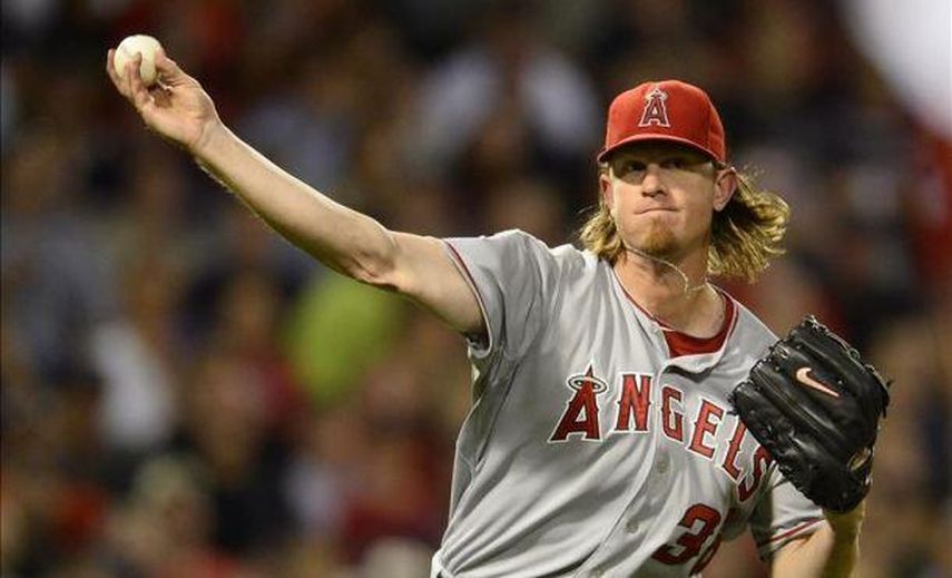 8-5. Weaver mantiene a los Angelinos con la mejor marca de liga