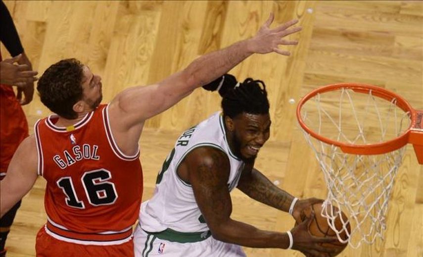 Pau Gasol y Mirotic dan segundo puesto a los Bulls; Calderón estuvo flojo