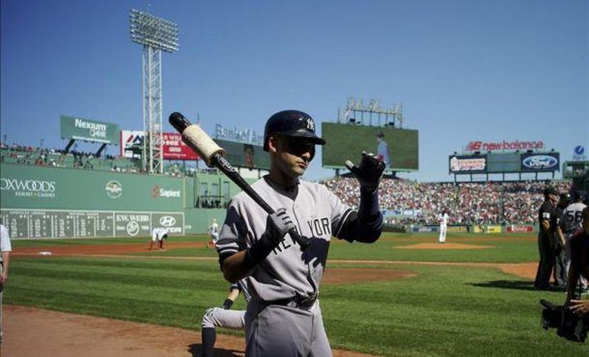 Jeter salió del campo de juego sin acabar el partido
