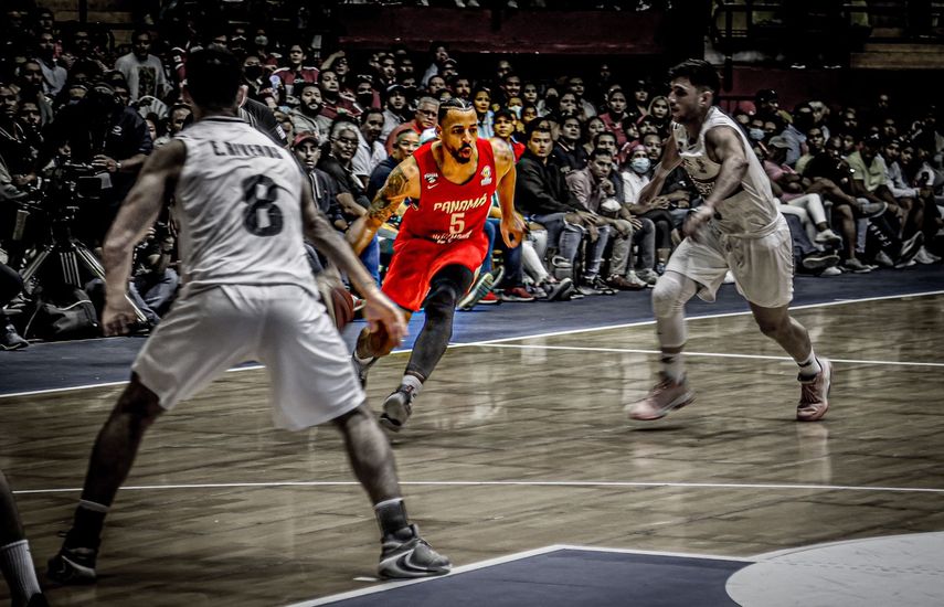 Trevor Gaskins anotó 17 puntos en la victoria de Panamá 81 a 54 ante Paraguay. Foto: Ricardo Dormoi / Agencia Ochenta y Siete