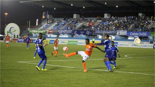 El enrachado Árabe Unido visita a un desarmado Chepo FC