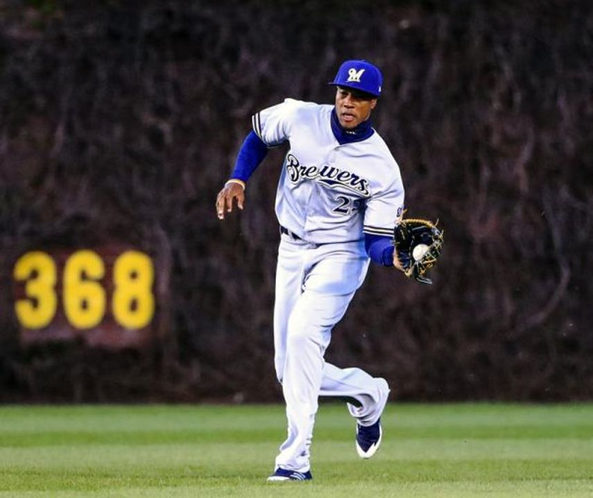 2-8. Broxton pega dos jonrones y los Cerveceros siguen dominando a los Rojos