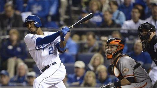 2-1. Escobar define la pizarra para los Reales sobre los Astros