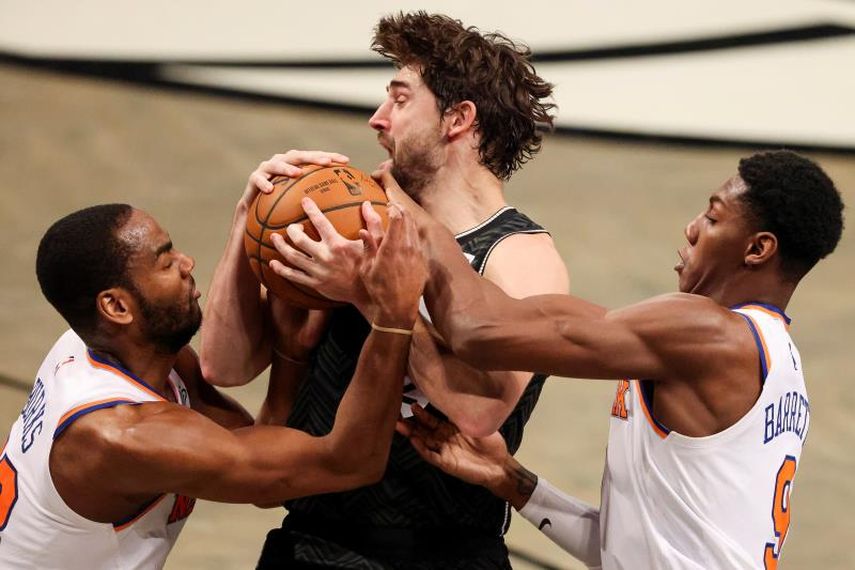 Los Nets ganan el duelo neoyorquino; Antetokounmpo se apunta al triple-doble
