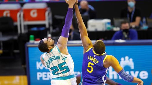 130-121. Green, triple-doble con marca, y Warriors, tercer triunfo seguido