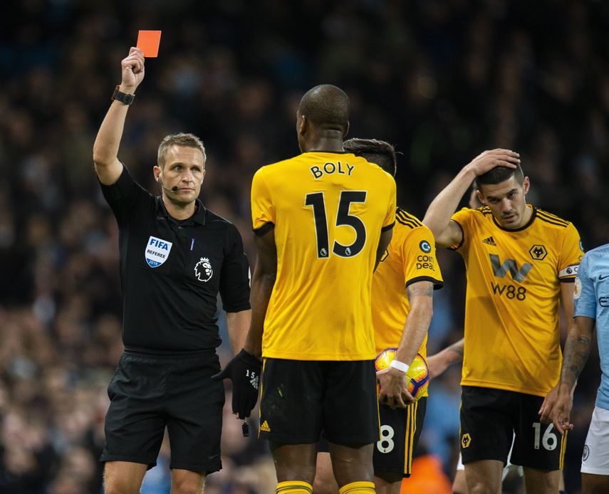 El Manchester United, acusado por protestar un gol ilegal contra el Liverpool