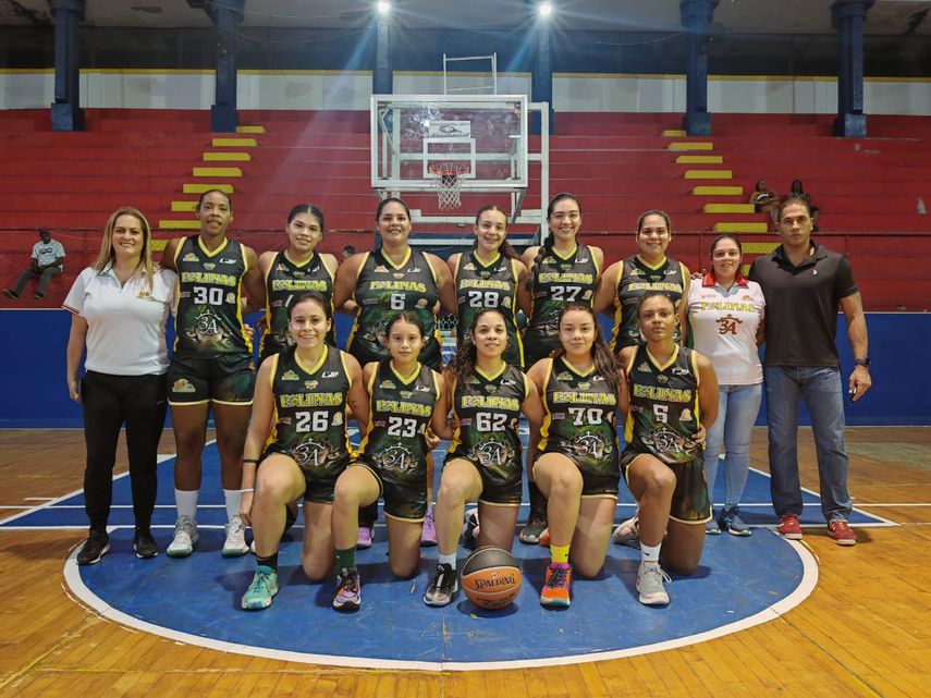 Jugadoras y cuerpo técnico de las Felinas de Chiriquí.&nbsp;