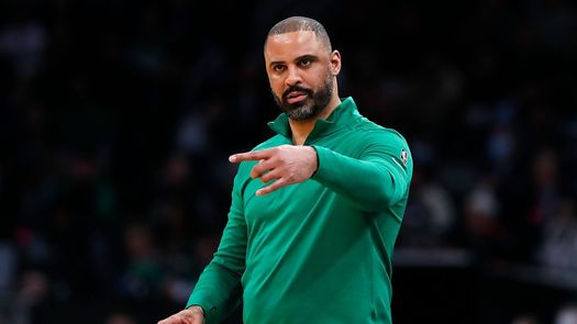 Ime Udoka, coach de los Celtics, suspendido por un año