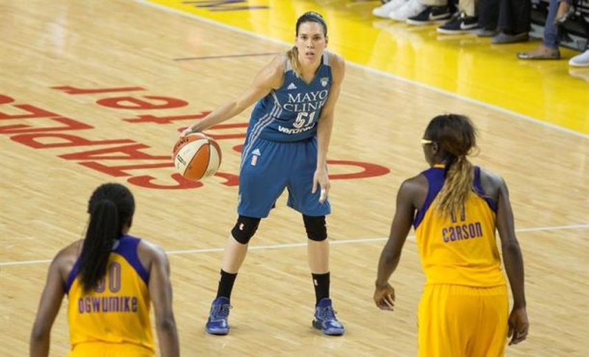 Los Ángeles Sparks toman ventaja ante las Minnesota Lynx de Anna Cruz