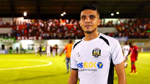 José Gómez le dio la victoria al Santa Gema FC en el Derbi del Oeste