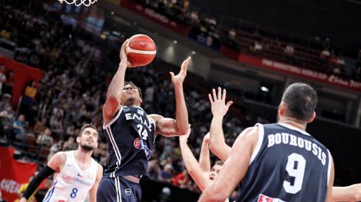 Clippers, elegidos campeones, y Antetokounmpo, MVP, por gerentes generales