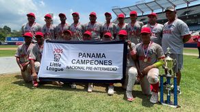 La novena de las Pequeñas Ligas de Antón, representando a Coclé capturó el título nacional Preintermedio (13-14 años) de Pequeñas Ligas. Foto: Cortesía/Billy Pineda
