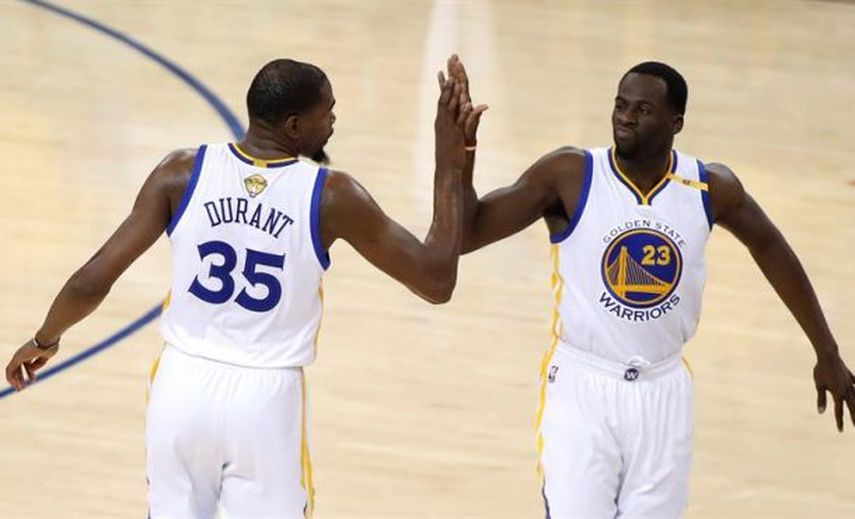 132-113. Curry y Durant repitieron el dominio ante James y Cavaliers para el 2-0