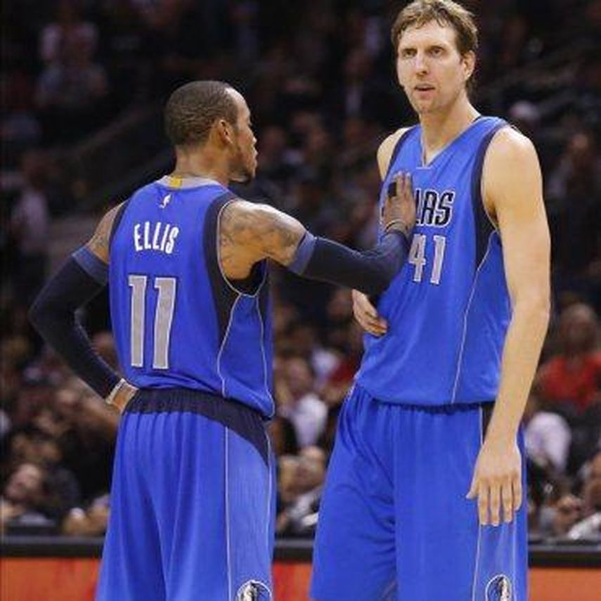 120-102. Nowitzki encabezó la exhibición encestadora de los Mavericks