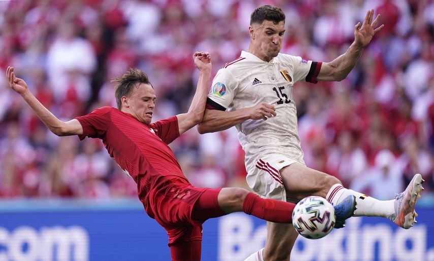 Meunier carga contra la UEFA y desaconseja a los jugadores gays salir del armario