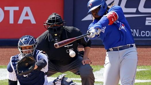 El dominicano Vladimir Guerrero allana el triunfo de Azulejos sobre los Yanquis