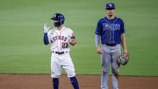 4-3. Altuve y Springer inyectan vida a los Astros, que vencen a los Rays
