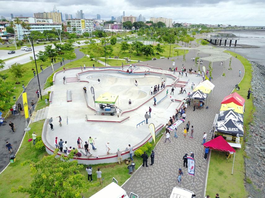 Segunda parada de la copa Skateboarding en la cinta costera