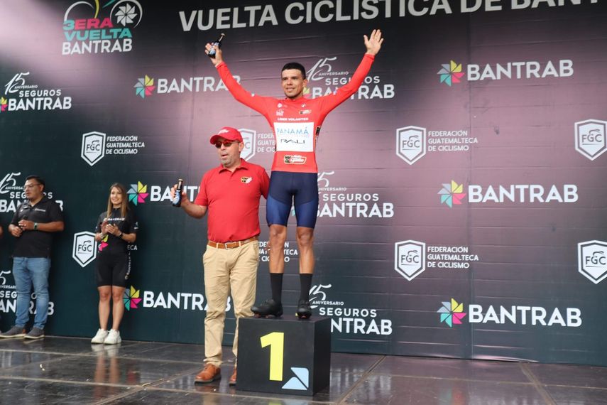 Archibold se corona como ganador de las metas volantes en la tercera edición de la vuelta BANTRAB 2024.&nbsp;