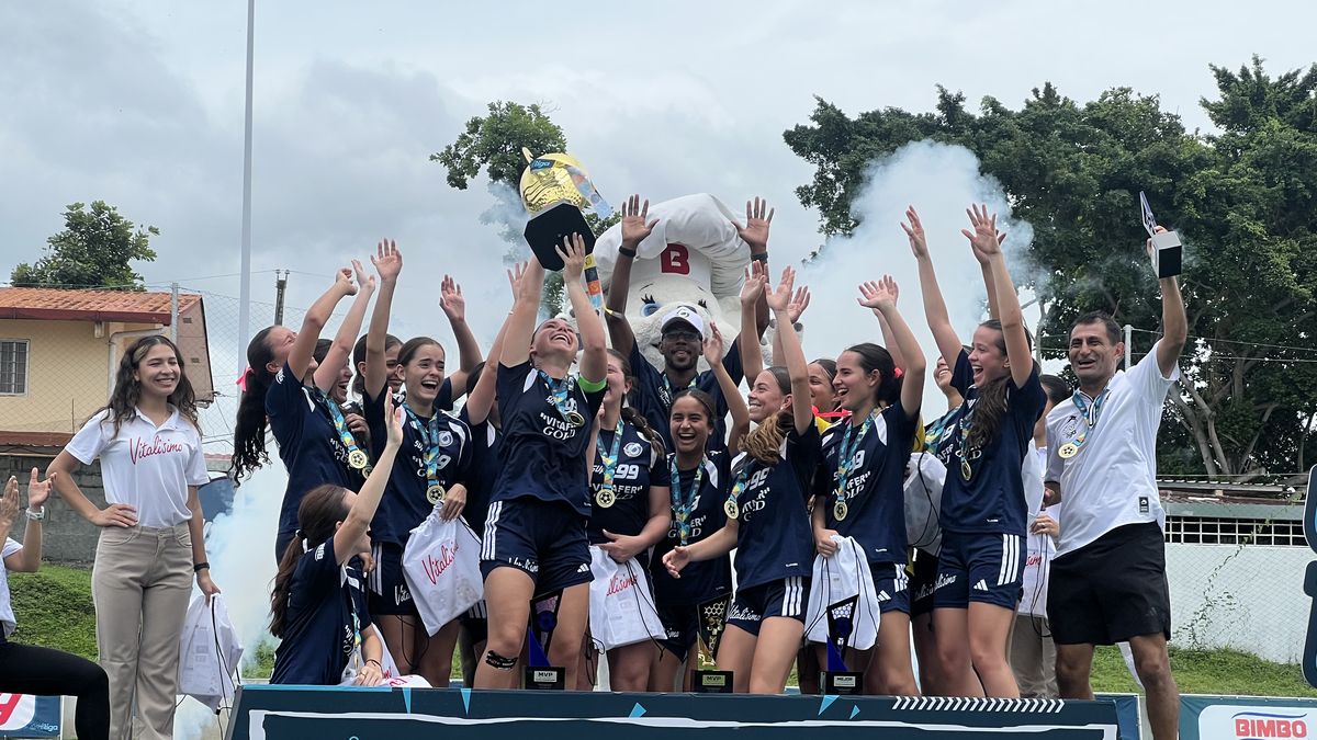 Las Fighting Owls levantaron el título U18 tras superar a Legends, mientras Javier se impuso en penales ante Wildcats para quedarse con el tercer puesto. Las Fighting Owls levantaron el título U18 tras superar a Legends, mientras Javier se impuso en penales ante Wildcats para quedarse con el tercer puesto.
