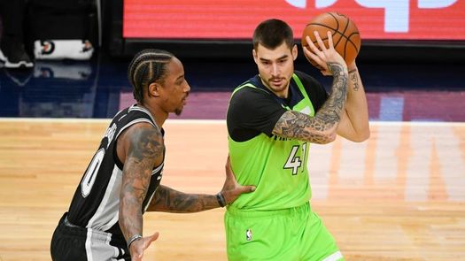 111-108. DeRozan y Spurs detienen mala racha