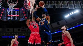 98-102. Bogdanovic mantuvo ganadores a Jazz con la cuarta victoria seguida