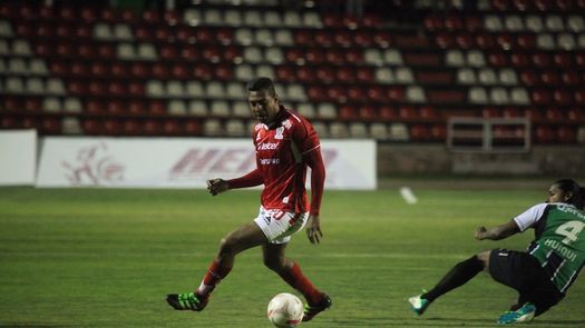 Roberto Nurse guía a Mineros al triunfo en la ida de cuartos de final