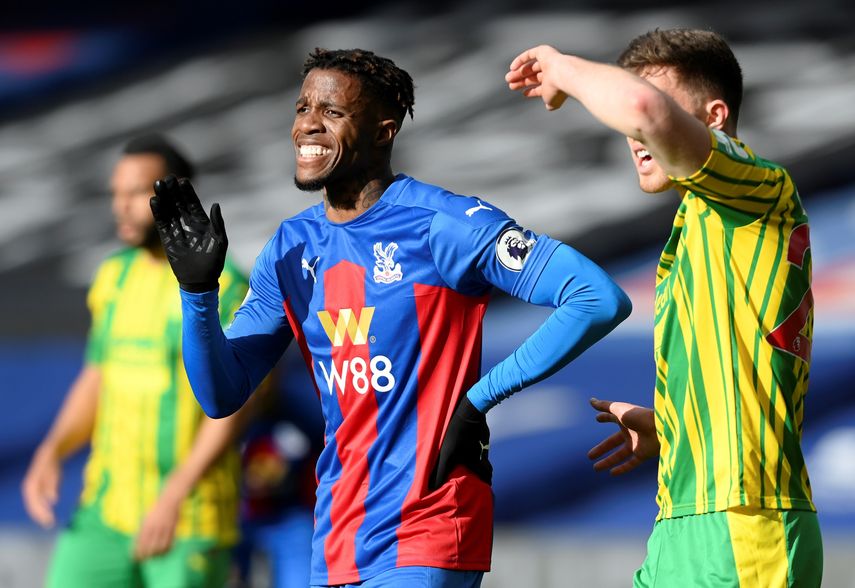 Wilfried Zaha rechaza arrodillarse contra el racismo