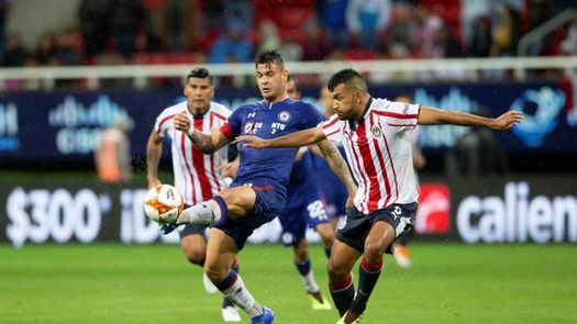 El defensa del Chivas Hedgardo Marín sale ileso de accidente de automóvil