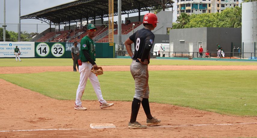 Acción del tercer duelo entre Bocas y la Sub-18 este domingo en el Justino Salinas. Los bocatoreños