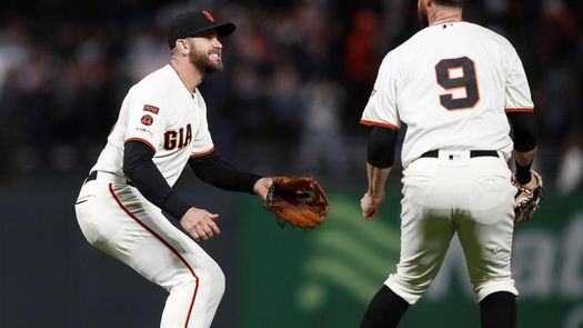 Cerveceros ganan sin Yelich; Gigantes se imponen a Dodgers en duelo del Oeste