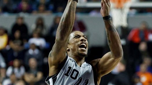 114-129. DeRozan dirige el ataque de los Spurs